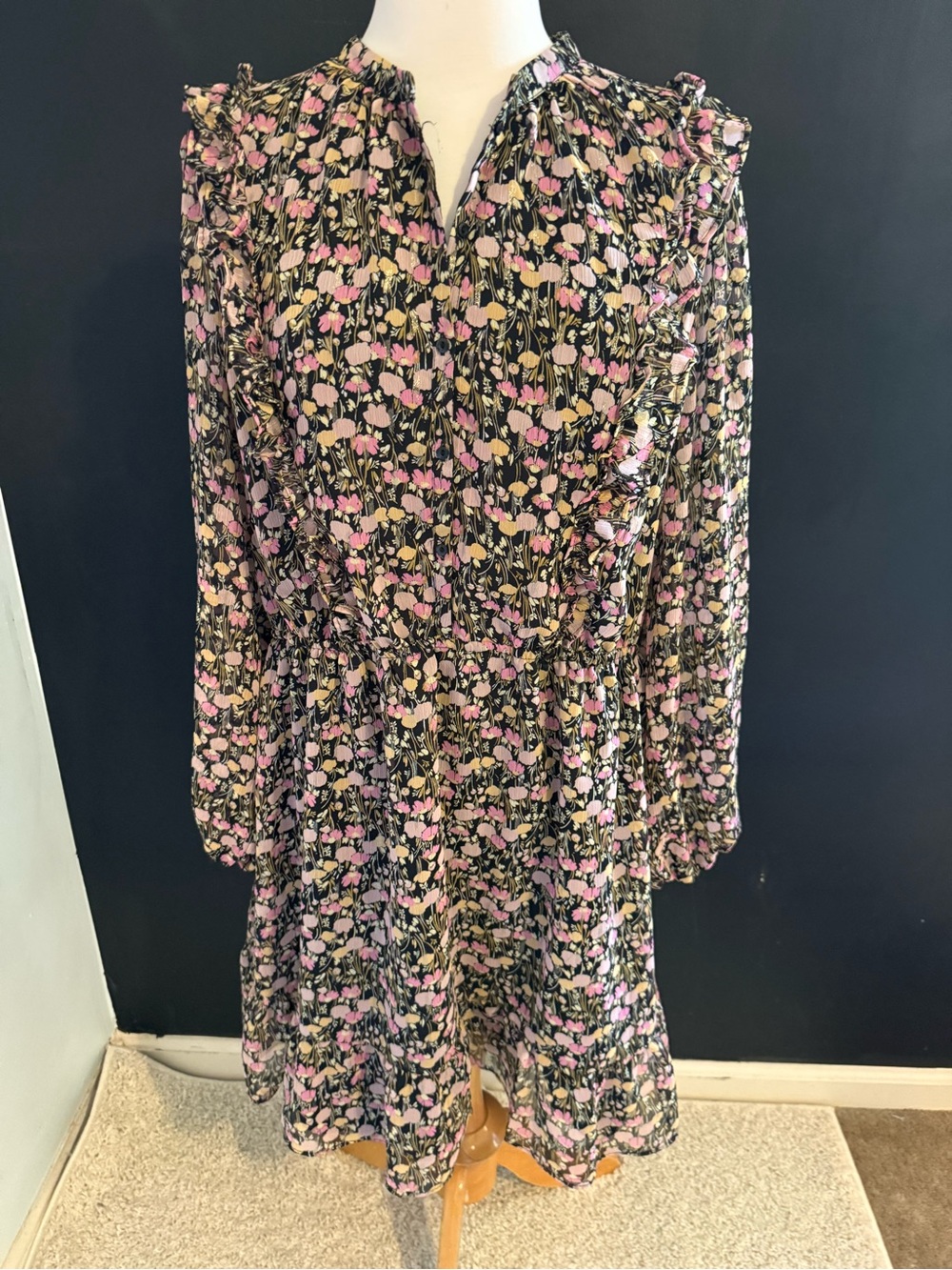Long-Sleeve Floral Ruffle Dress — Black with Pink Floral metallic gold curvy xxl